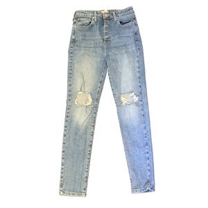 ⭐️Women's Forever 21 High Waisted Stylish Blue Distressed Women Jeans. Size 28